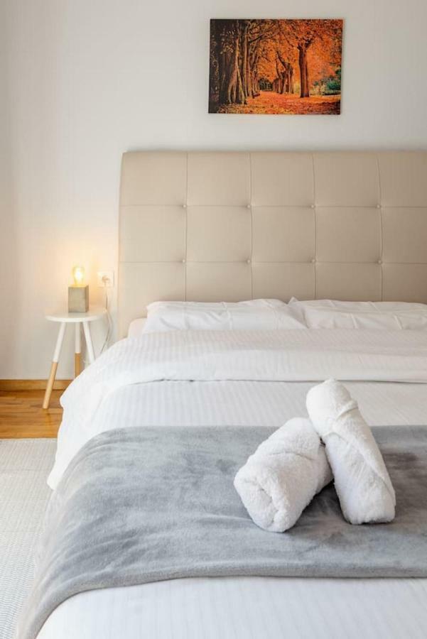 Upscale And Spacious 3Br Home テッサロニキ エクステリア 写真